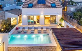 Brand New Villa Carmelita Exclusive With Free Smart Car